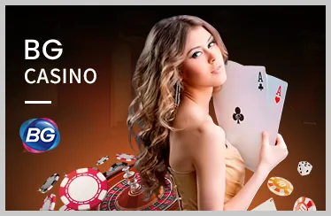 Hình ảnh casino trực tuyến tại Hi88 với các bàn chơi baccarat, roulette và người chia bài thật.